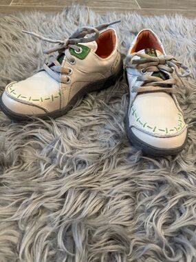 TMA EYES Women's hand stitched lace up cream and green sneakers